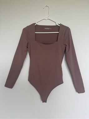 Abercrombie & Fitch Ava Long-Sleeve Sculpt Matte Bodysuit Top Mauve Brown S Chic